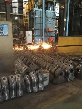 粉砕機タイプ Mn18Cr2 マンガネス鋼 ハンマーヘッド 石採掘の衝撃着用